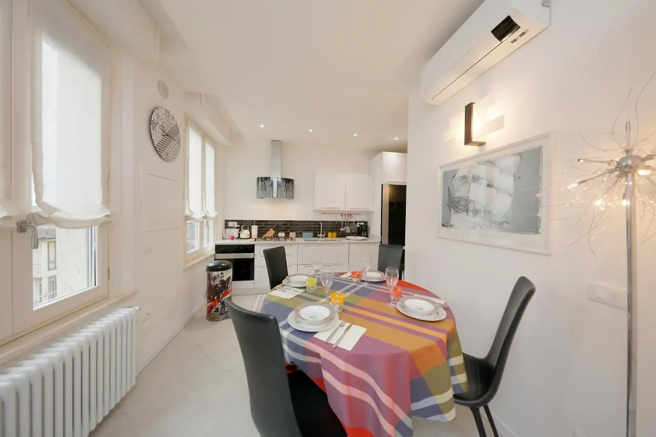 Siena Uptown - Sabrina'S Charming Apartment 0*,